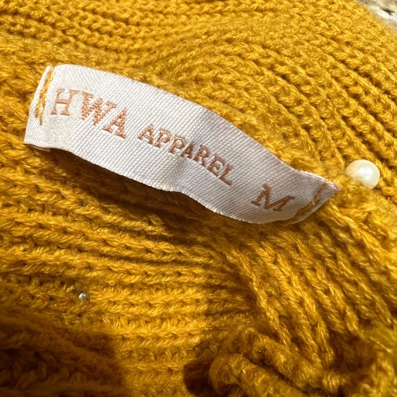 H&W Apparel Knit Pearl Embellished Yellow/Golden Knot Detail Sweater Medium - Picture 3 of 6